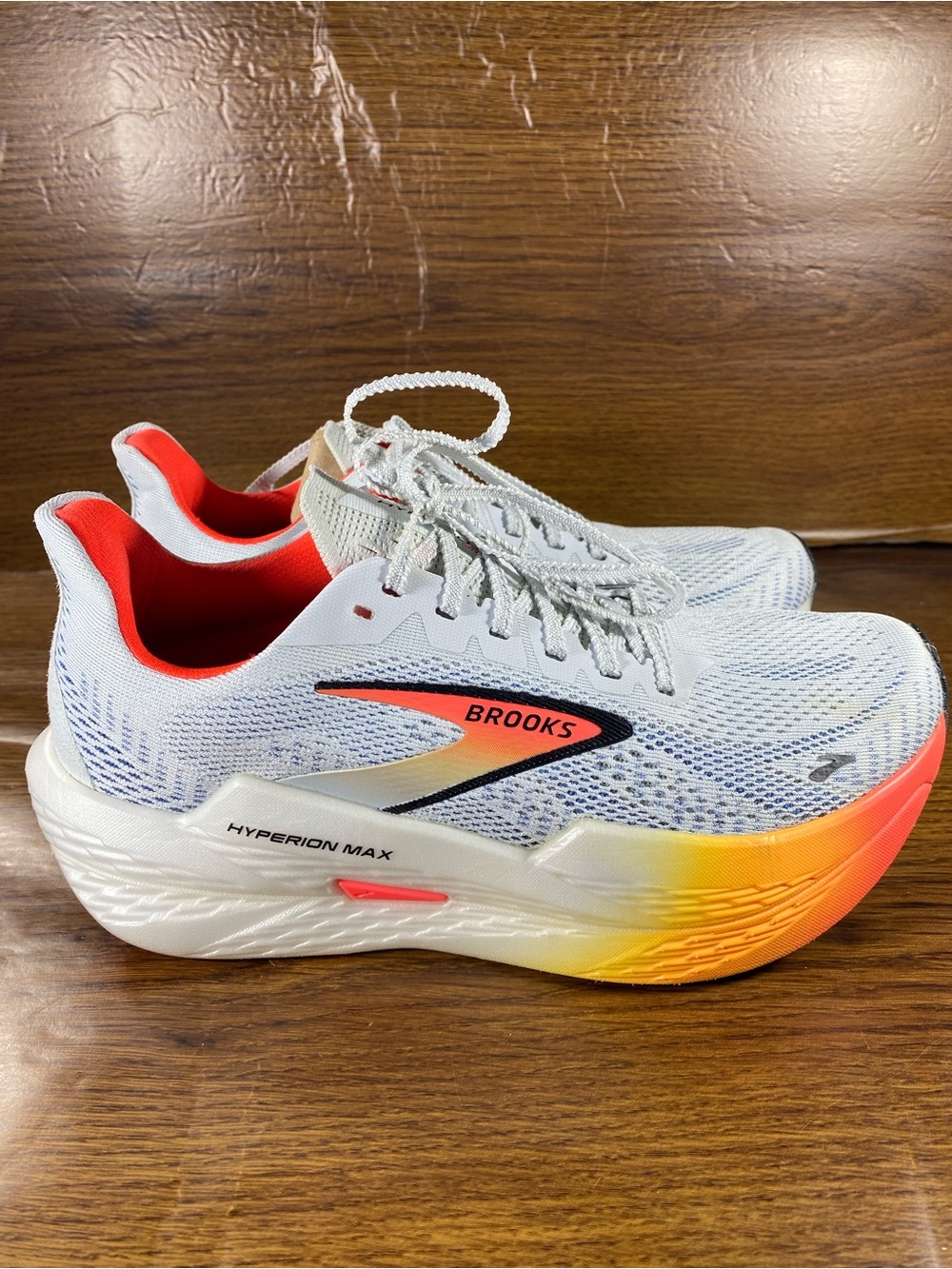 Brooks Hyperion max women’s shoe size 8